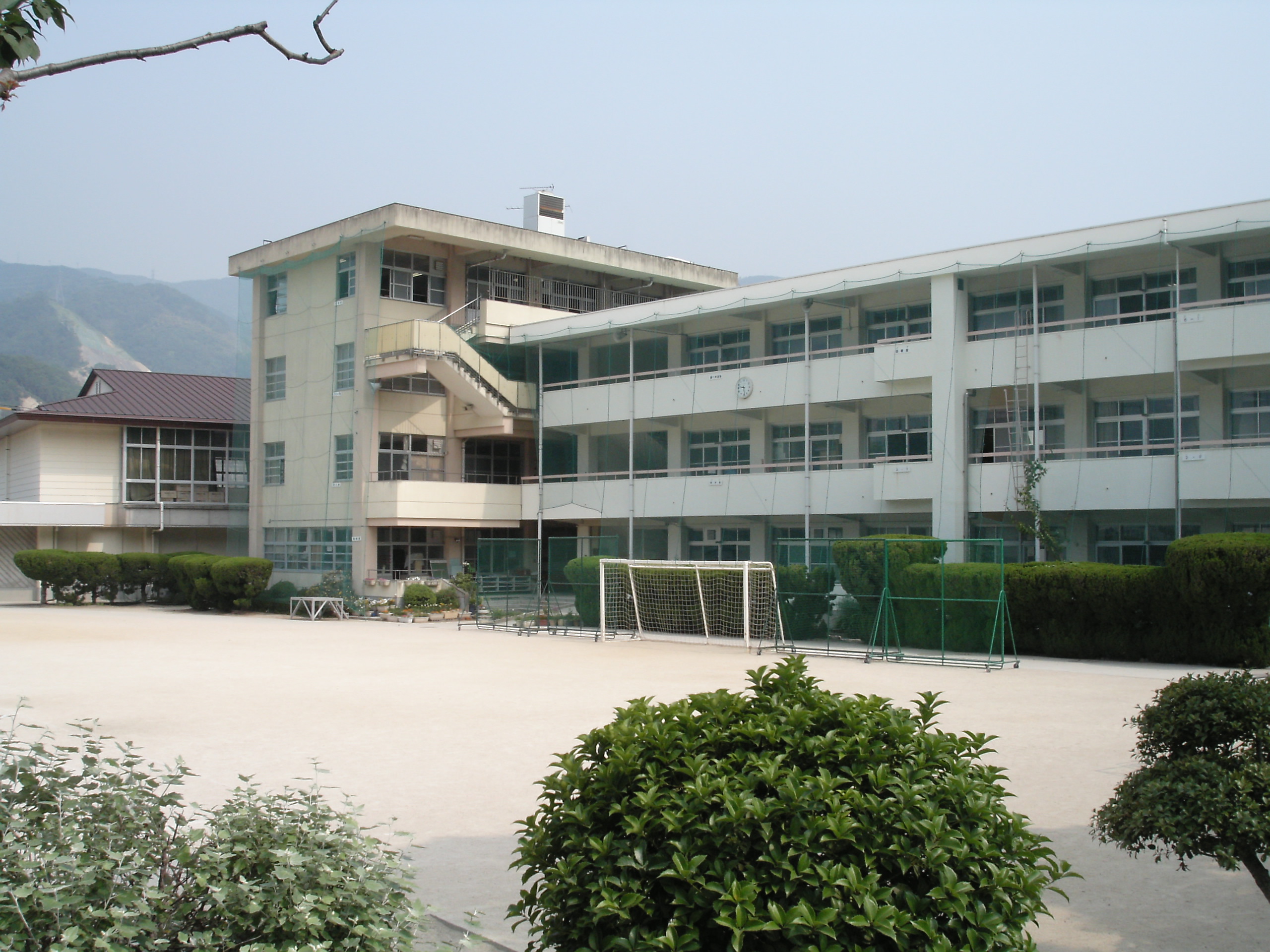 呉市立三坂地小学校